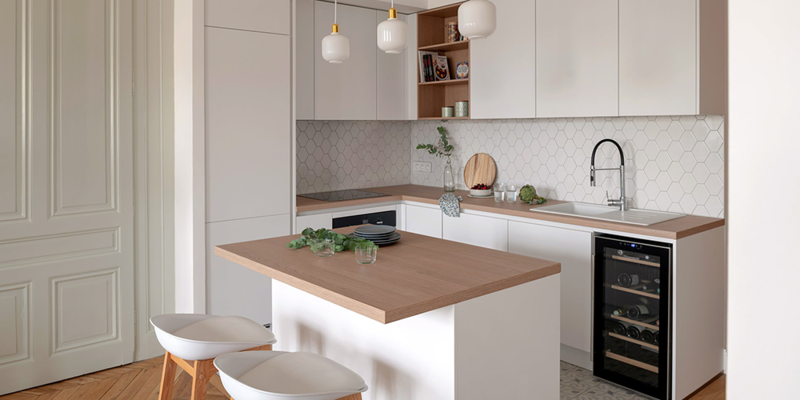 petite cuisine cosy blanc et bois clair